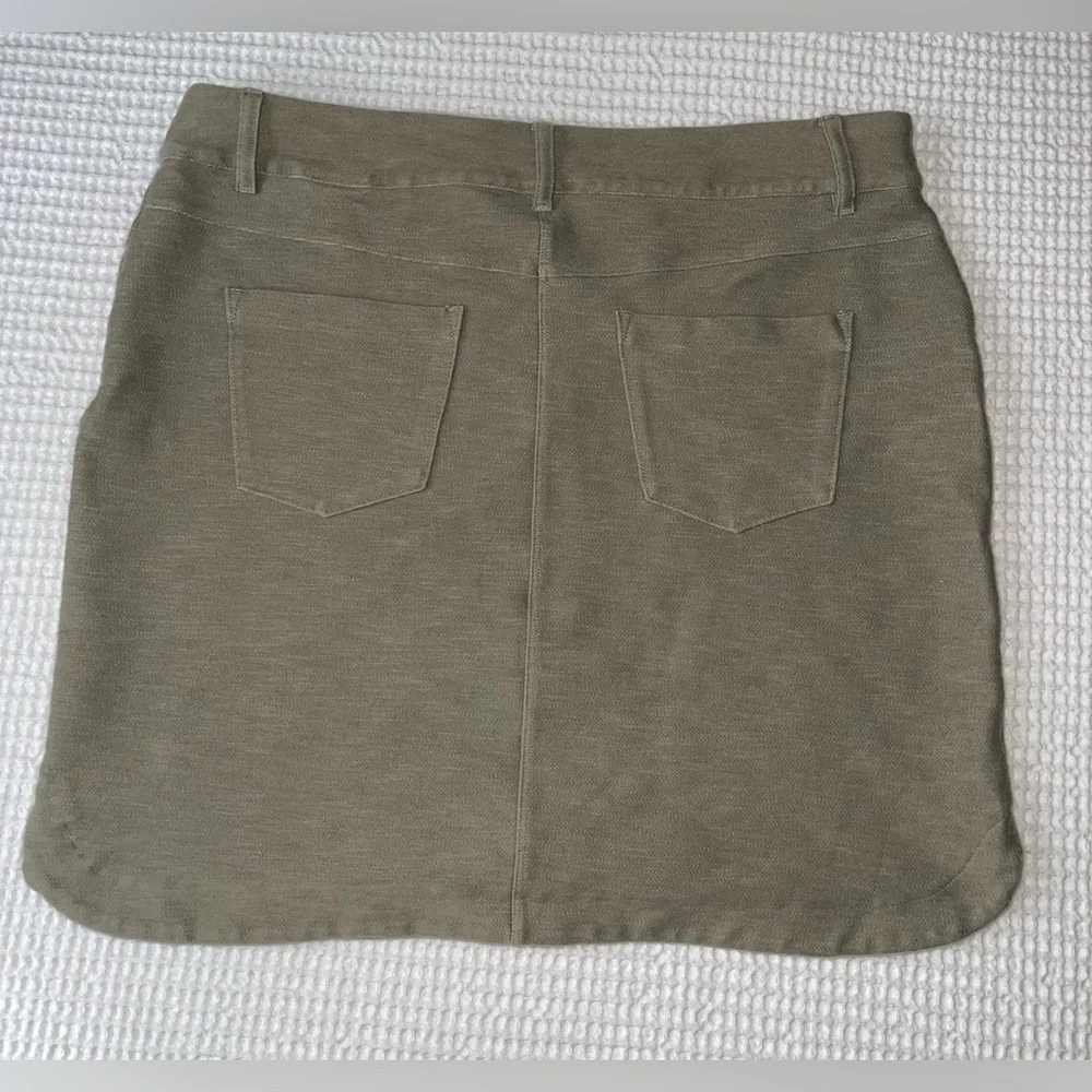 Lole Women's Mini Skirt in gren